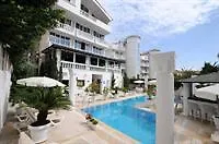 Hotel Connys Boutique Side