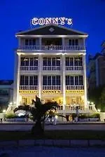 Hotel Connys Boutique Side